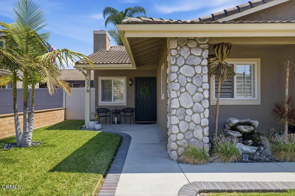 Property Photo:  274 Cinnamon Oak Avenue  CA 93004 