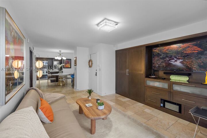 Property Photo:  2625 Collins Ave 402  FL 33140 