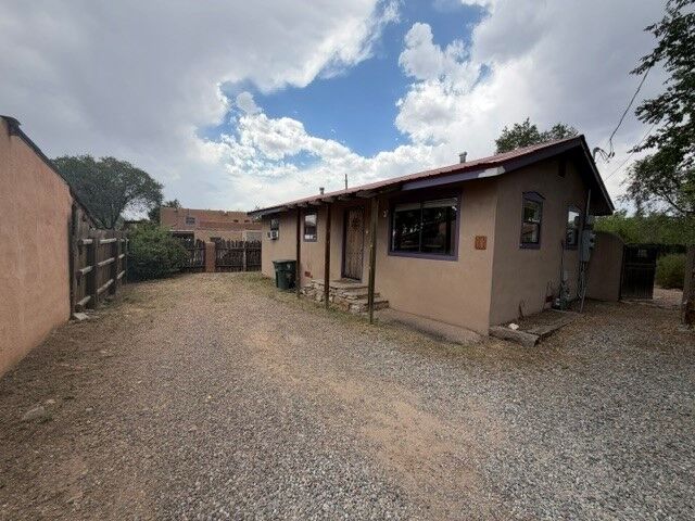 Property Photo: 645 1/2 D W San Francisco Street NM 87501