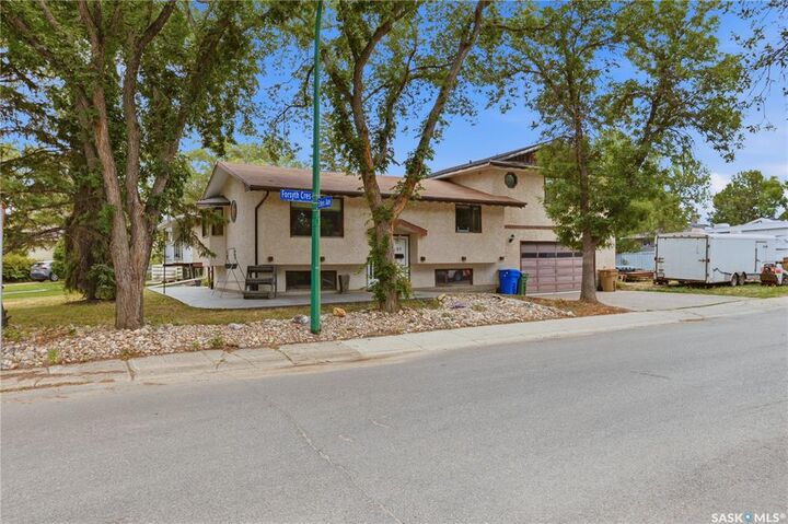 Property Photo: 195 Forsyth Crescent SK S4R 5L8