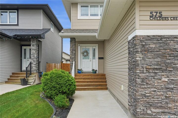 Property Photo:  575 Childers Crescent  SK S7L 4P7 