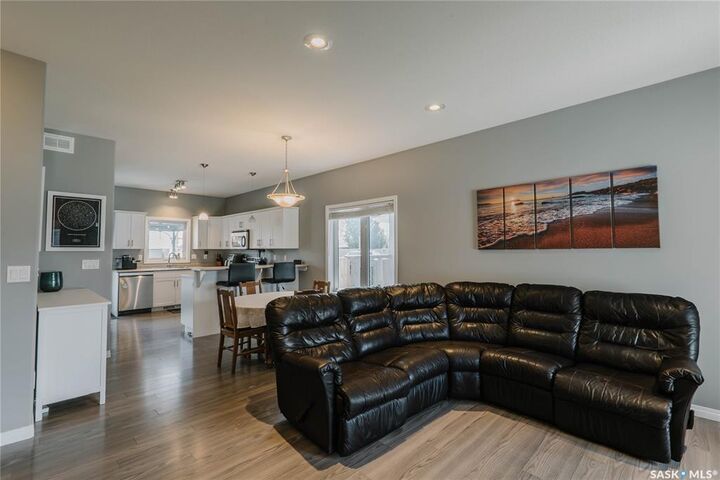 Property Photo: 714 Sutter Crescent SK S7T 0R4