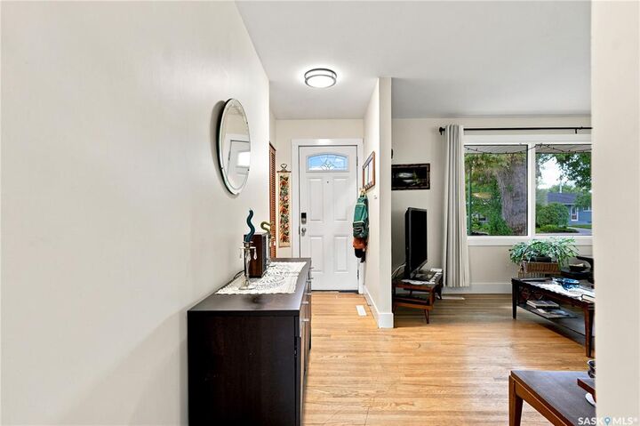 Property Photo:  1706 Ewart Avenue  SK S7H 2L2 