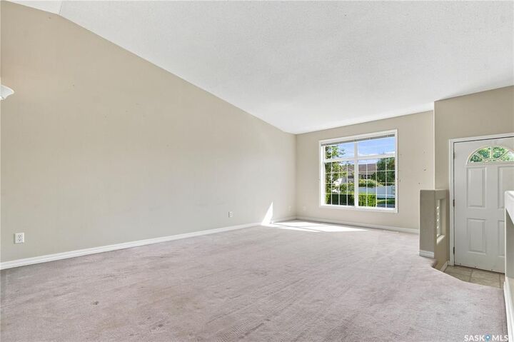 Property Photo:  210 Beerling Crescent  SK S7S 1K4 