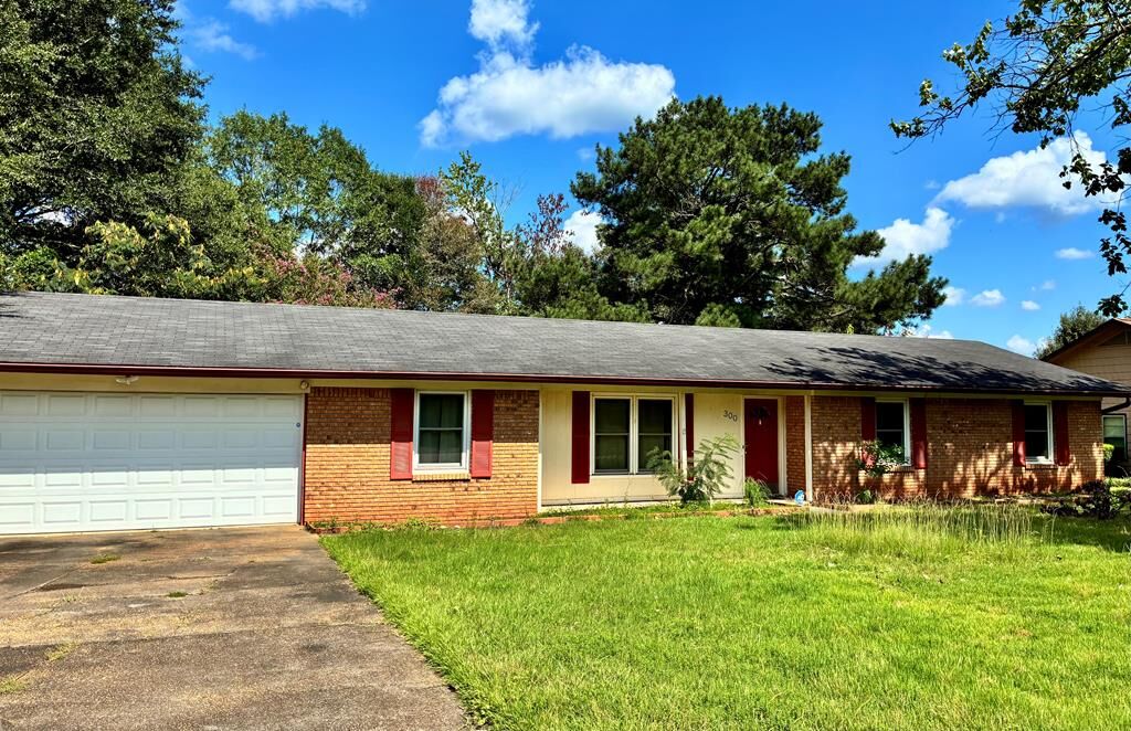 Property Photo:  300 Richland Ave  AL 36330 