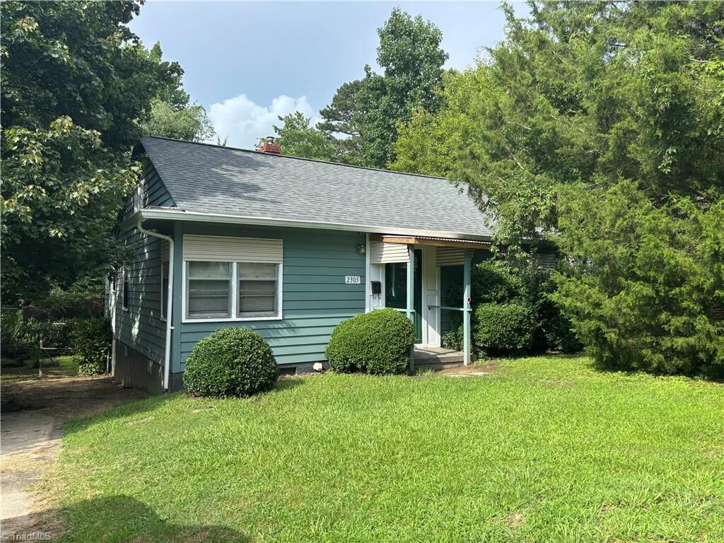 Property Photo:  2305 E Lexington Avenue  NC 27262 