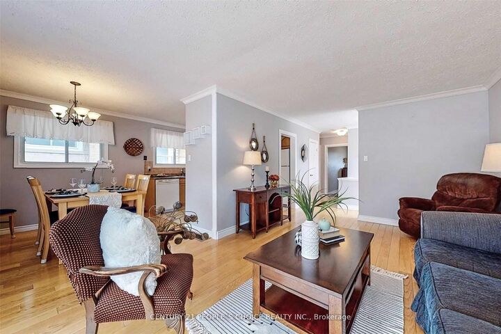 Property Photo: 5 Mid Pines Road ON M1G 2L5