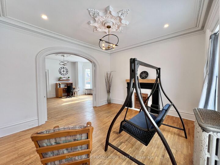 Property Photo:  83 Cedar Street  ON K8P 3M3 