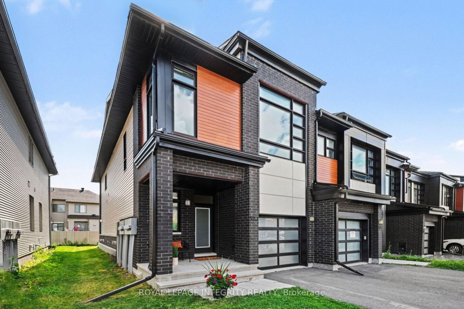 Property Photo:  523 Triangle Street  ON K2V 0M7 