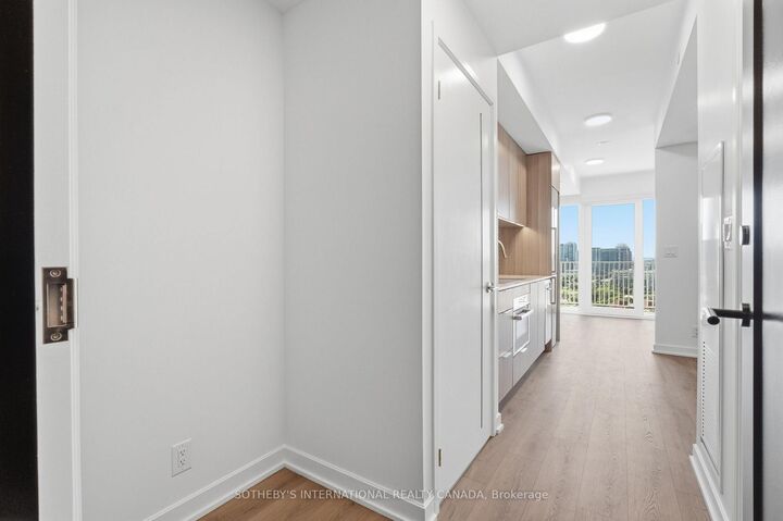 Property Photo:  88 Bathurst Street 1420  ON M5V 0W8 