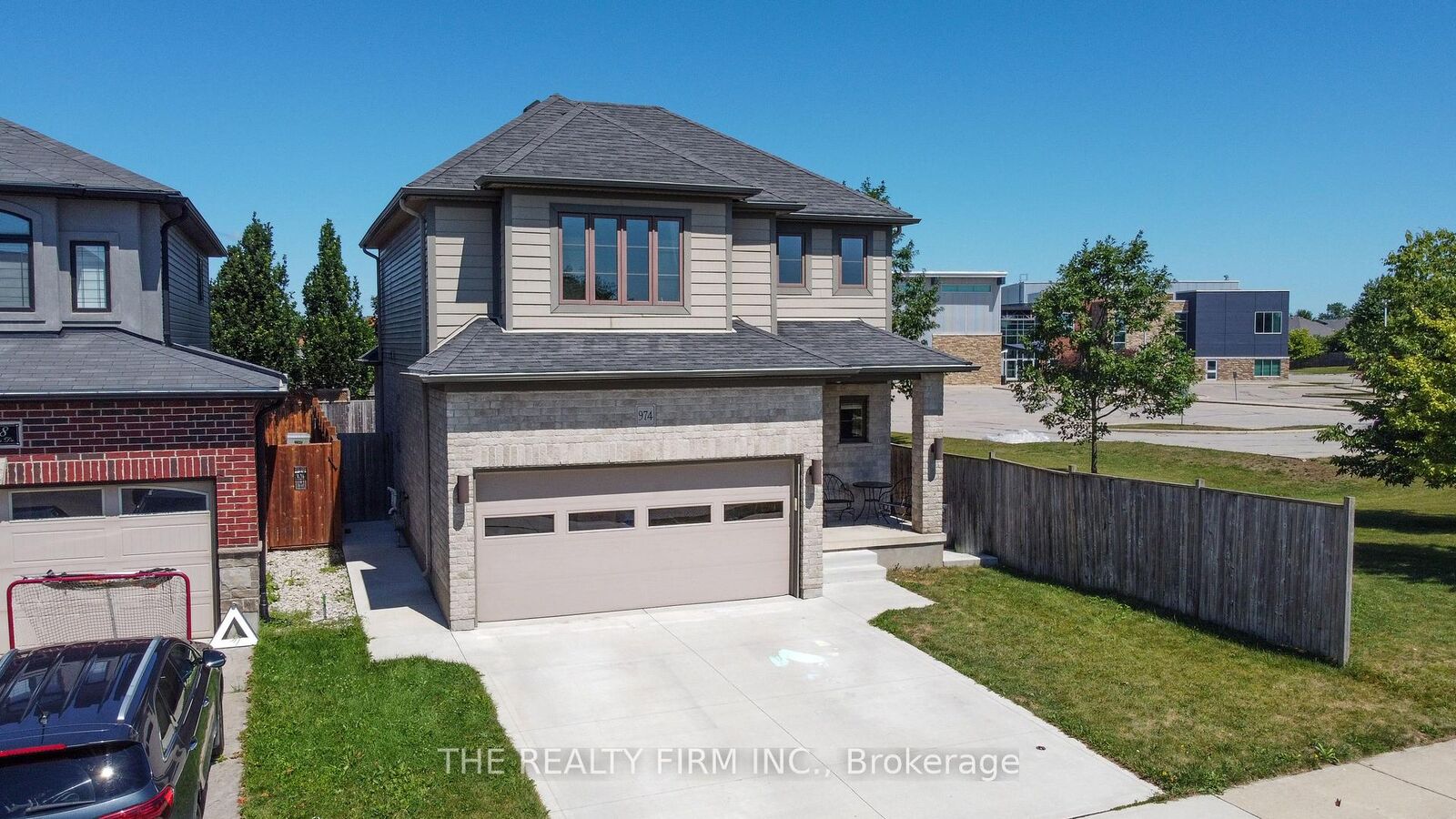 Property Photo: 974 Bluegrass Drive ON N6H 0C9