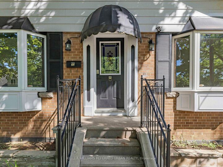 Property Photo: 32 Granlea Road ON M2N 2Z5