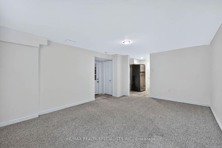 Photo de la propriété:  1912 Bonnymede Drive Lower  ON L5J 1E1 
