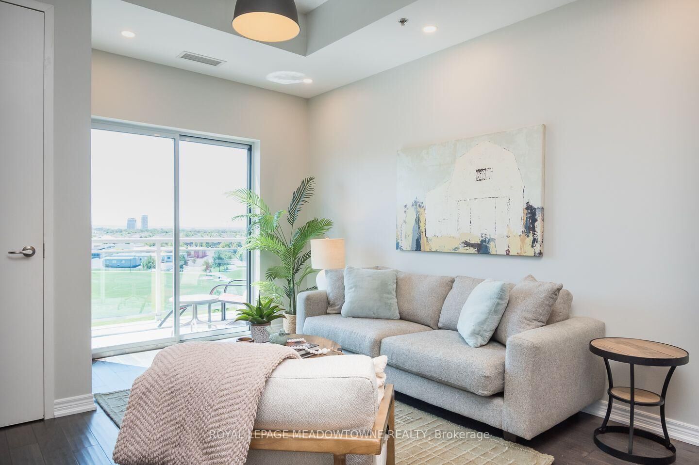 Property Photo: 1419 Costigan Road 607 ON L9T 2L4