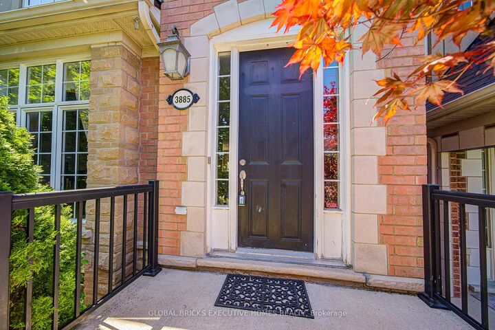 Property Photo: 3885 Eglinton Avenue ON L5M 7Z7