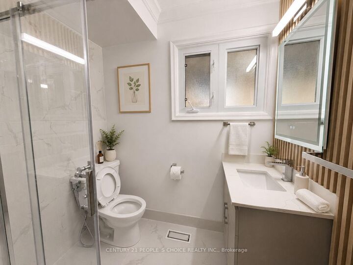 Property Photo:  5 Mid Pines Road  ON M1G 2L5 