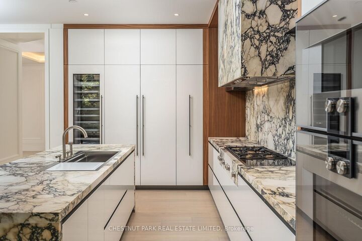 Property Photo: 7 Dale Avenue 205 ON M4W 1K2