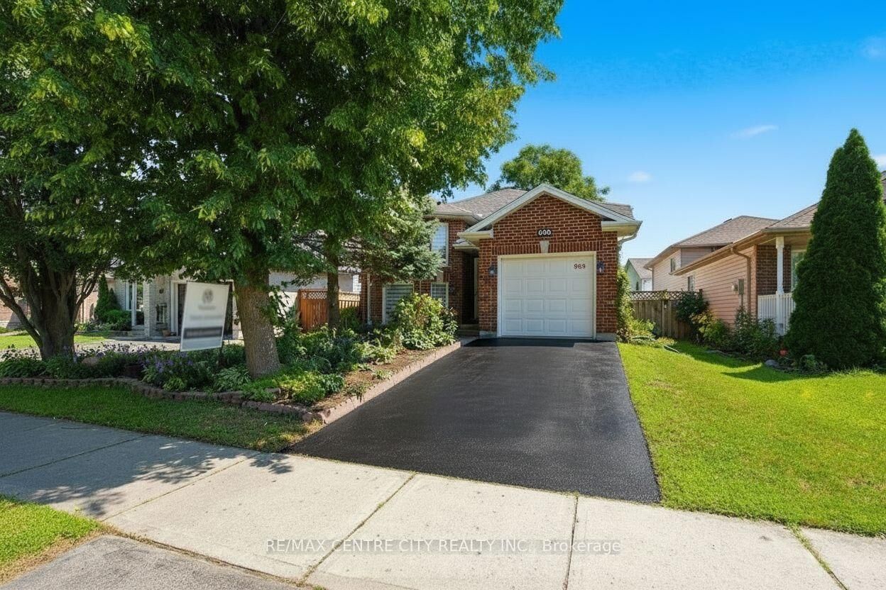 Property Photo: 825 Railton Avenue ON N5V 4W7