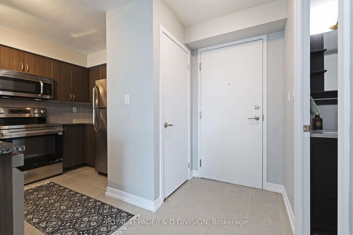 Property Photo: 816 Lansdowne Avenue 511 ON M6H 4K6