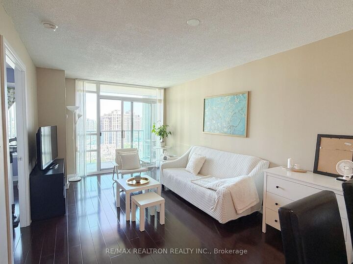 Property Photo:  18 Harrison Garden Boulevard 1805  ON M2N 7J7 