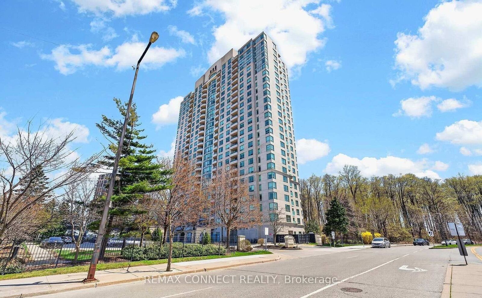 Property Photo: 61 Town Centre Court 711 ON M1P 5C5