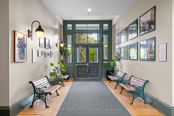 Property Photo: 589 Rideau Street 404 ON K1N 6A1