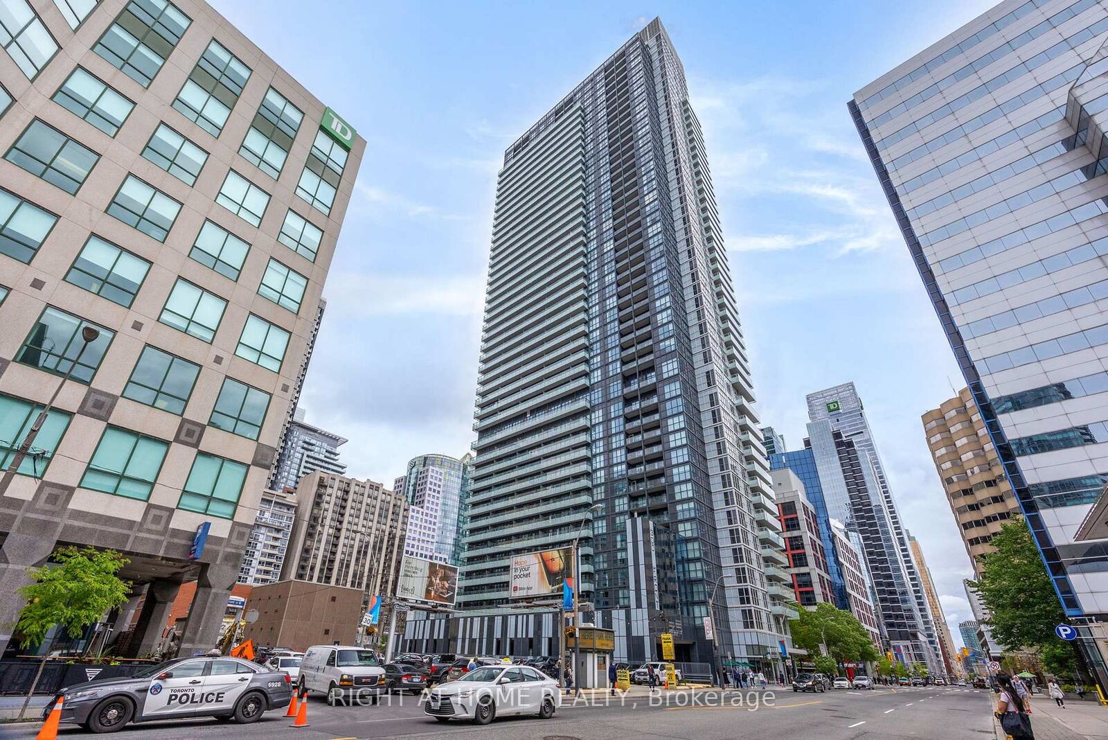 Property Photo:  300 Front Street W 3903  ON M5V 0E9 