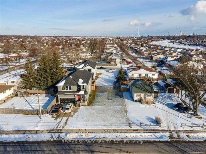 Property Photo: 5084 Kalar Niagara Falls Road ON L2H 1T2