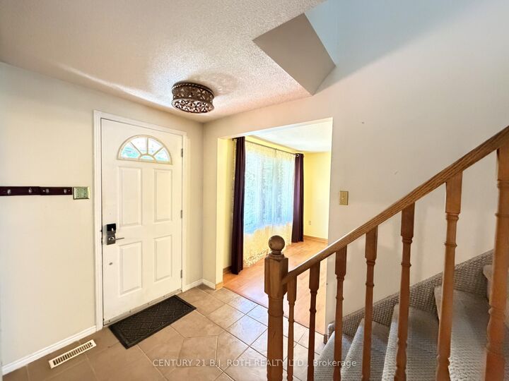 Property Photo:  29 Irwin Drive Upper  ON L4N 7A6 