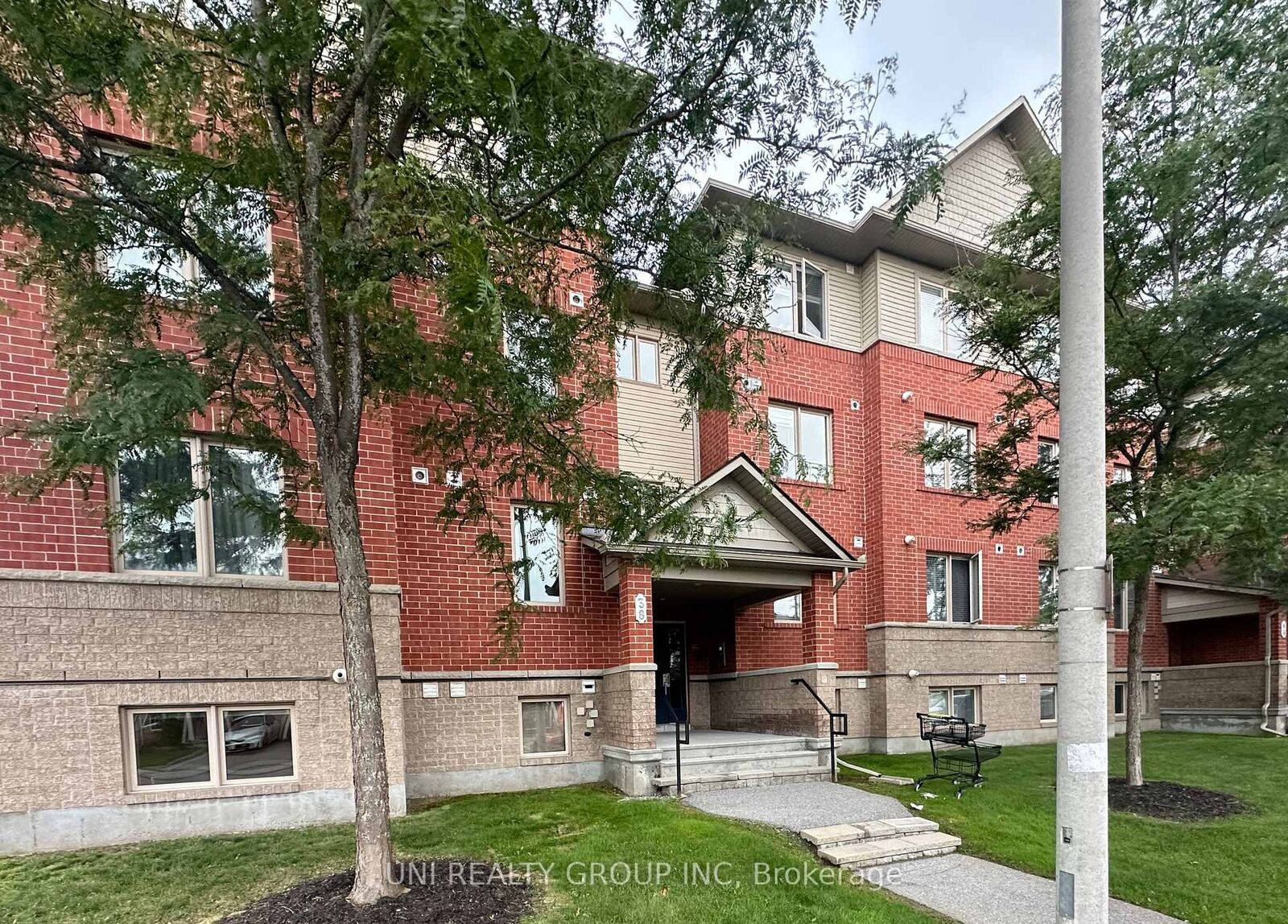 Property Photo:  38 Barnstone Drive 6  ON K2J 4R6 