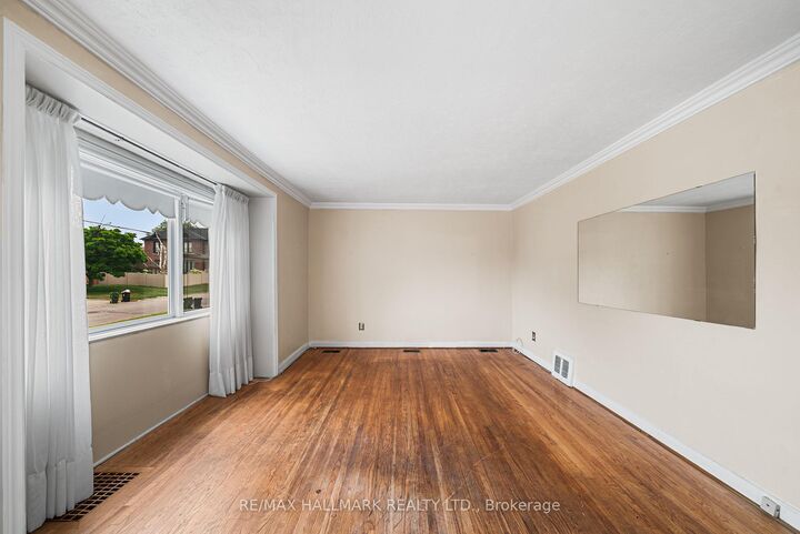 Property Photo: 27 Sunray Crescent ON M3M 2C4