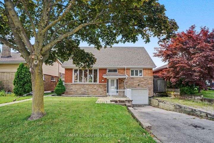 100 Hardale Crescent — photo 1