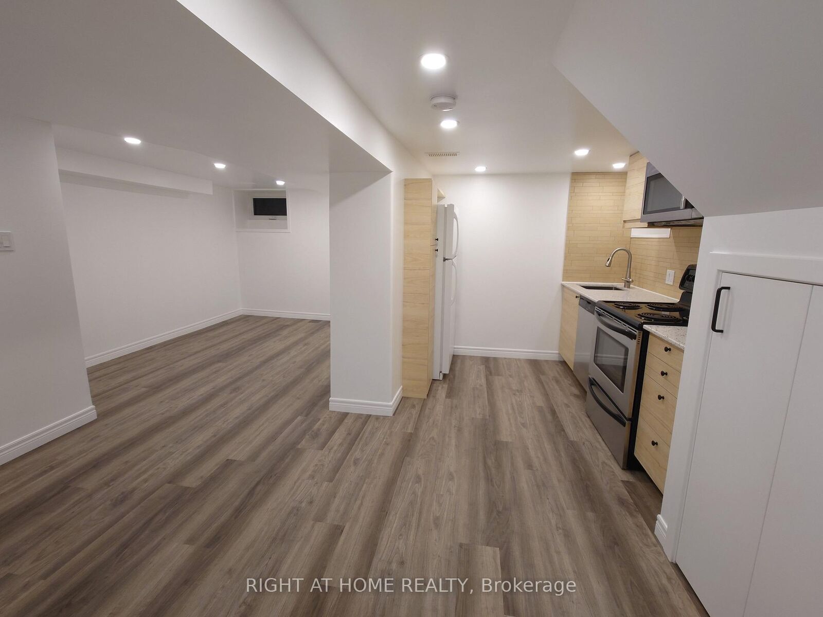 Property Photo:  117 Wellington Street S  ON L8N 2R3 