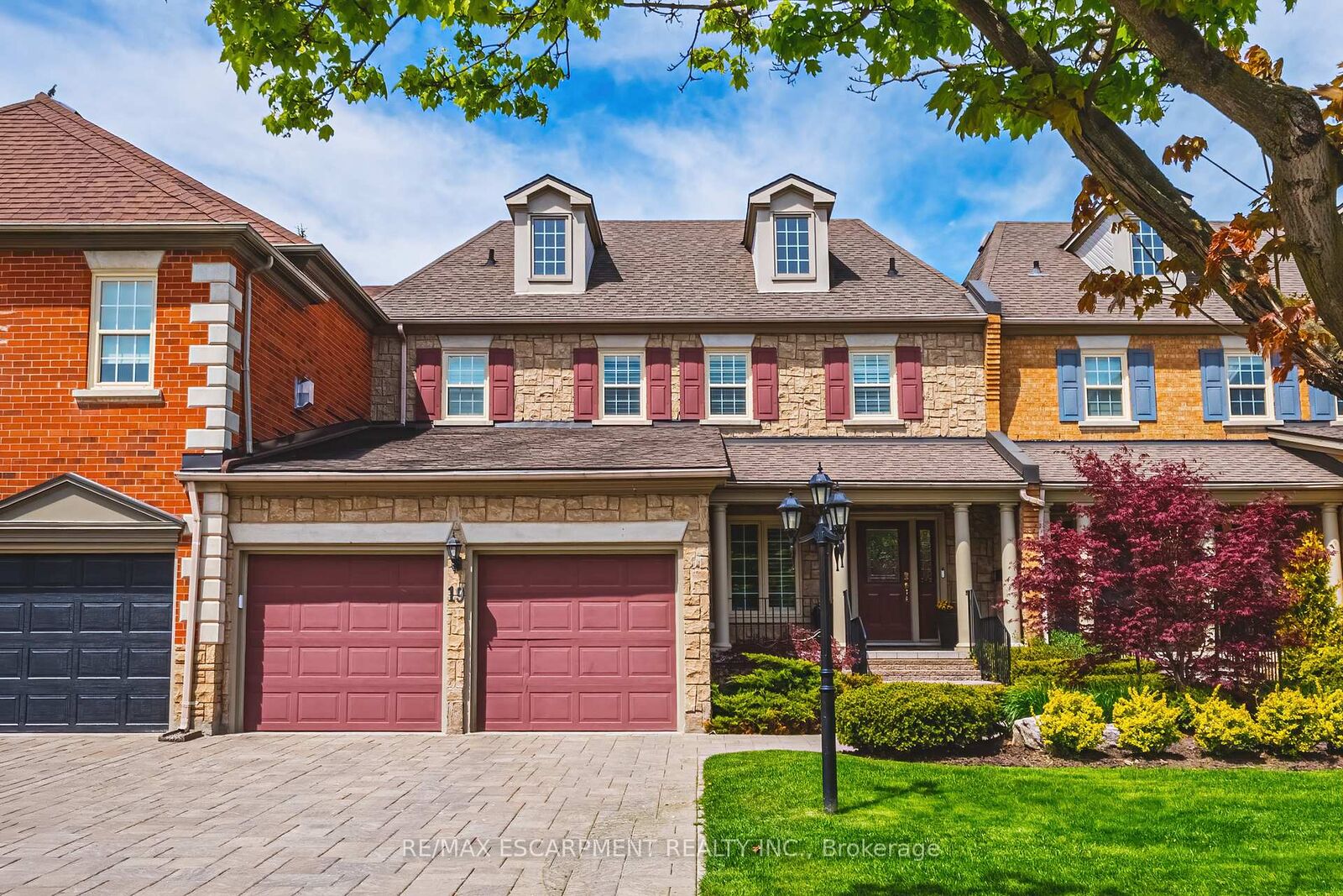 Property Photo: 4211 Millcroft Park Drive 19 ON L7M 3Y9