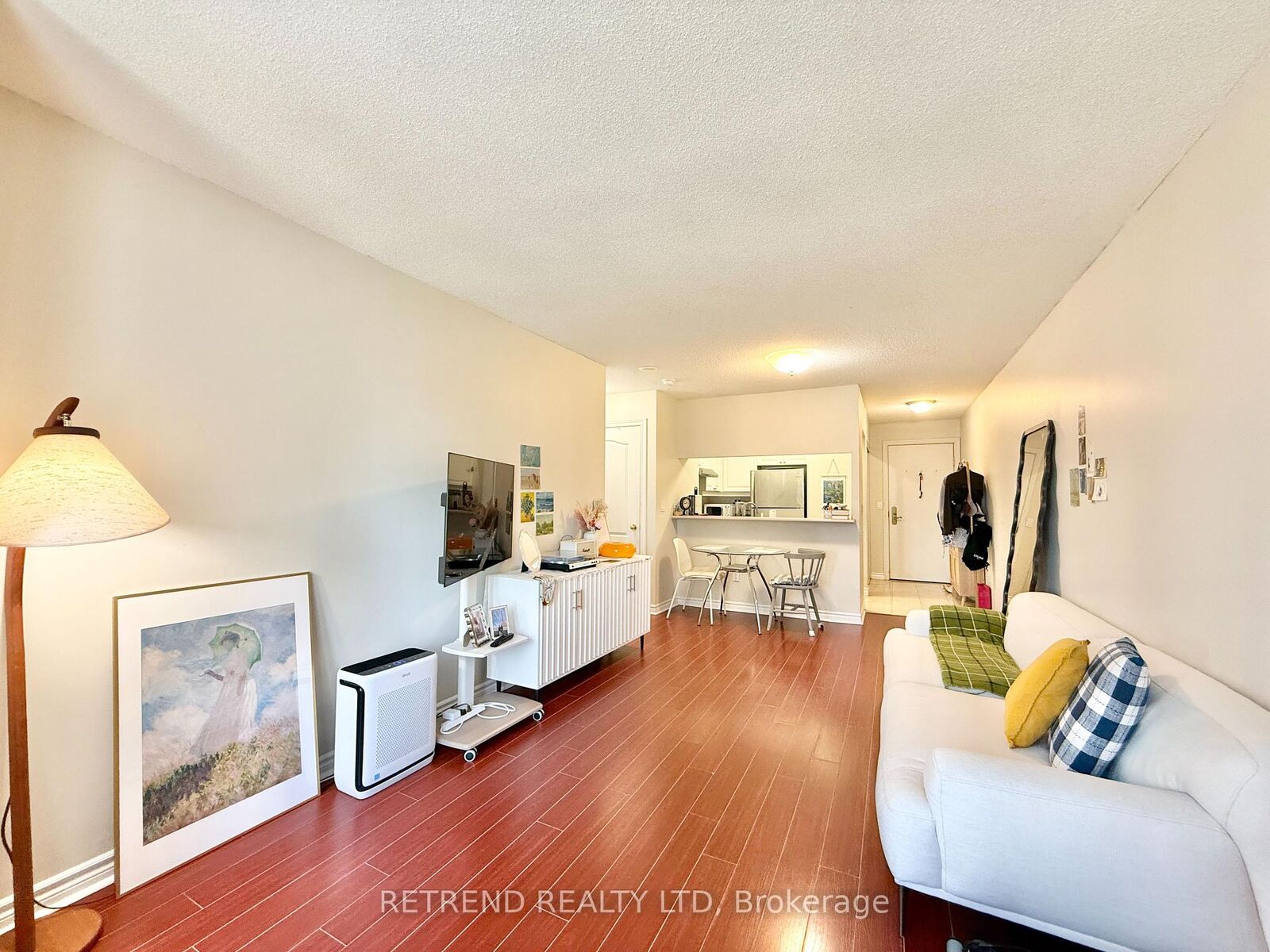 Property Photo:  18 Sommerset Way 1011  ON M2N 6X5 