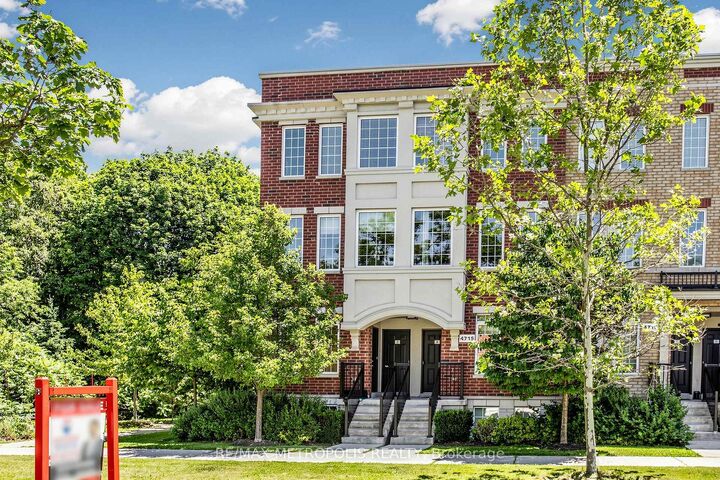 Property Photo:  4715 Kingston Road 2  ON M1E 2R1 