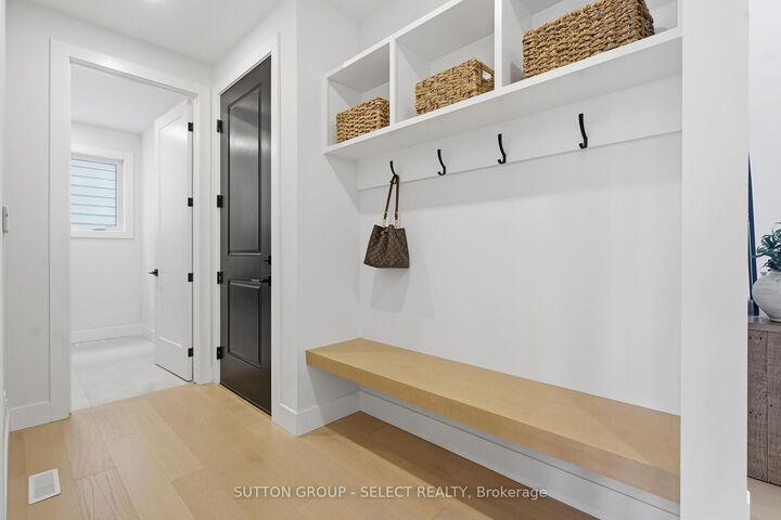 Property Photo:  1886 Fountain Grass Drive  ON N6K 0K7 