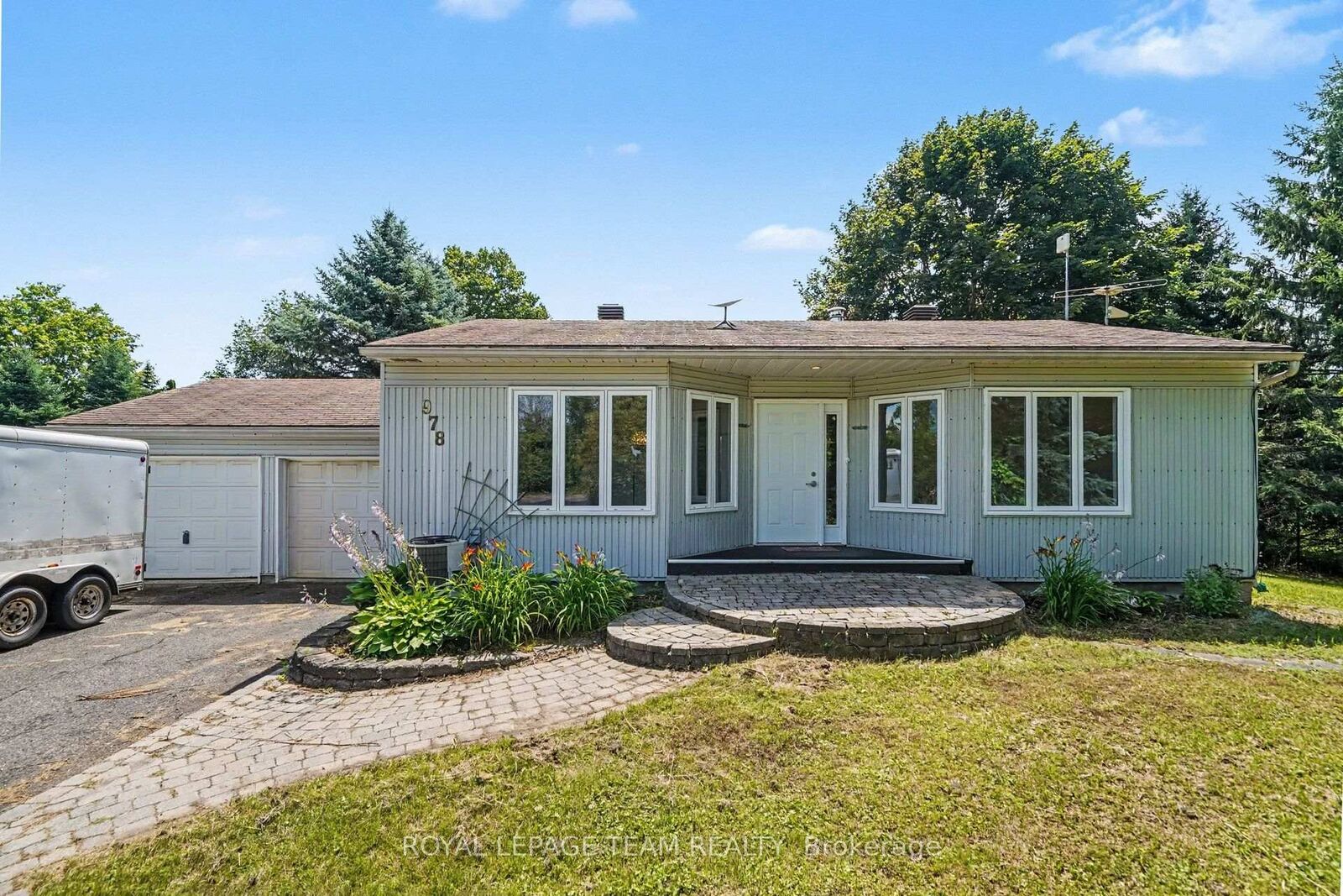 Property Photo:  978 Rideau Road  ON K1X 1H5 