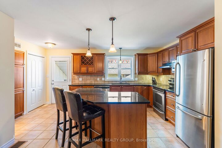 4 Sherman Lane — photo 1