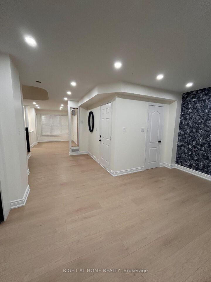 Property Photo:  3186 Owls Foot Drive  ON L5M 6V5 