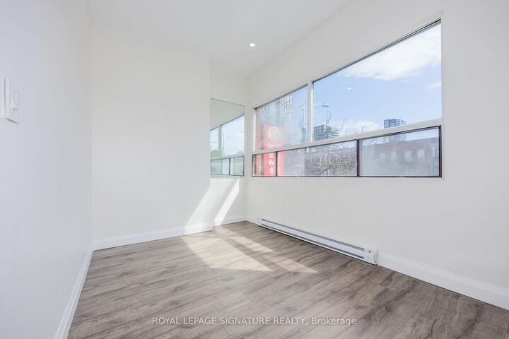 Property Photo:  414 Spadina Avenue 2nd Floor  ON M5T 2G7 