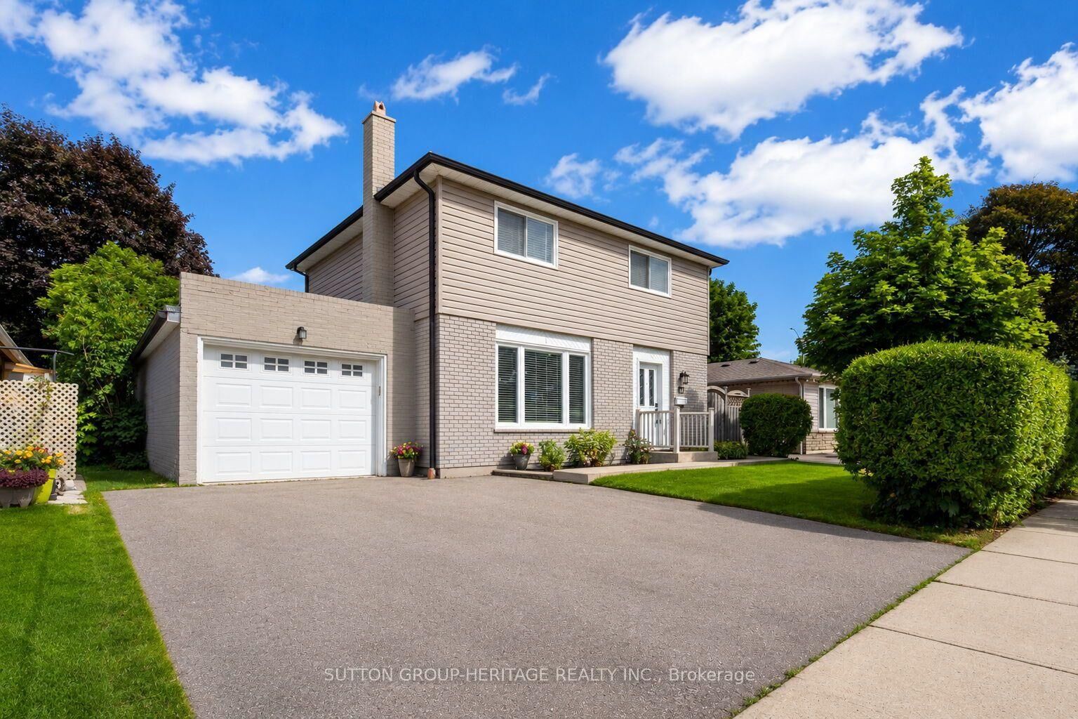 Property Photo:  67 Madoc Drive  ON L6V 2A2 