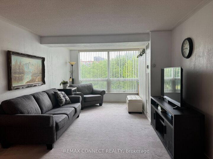 Property Photo: 326 Major Mackenzie Drive E 221 ON L4C 8T4