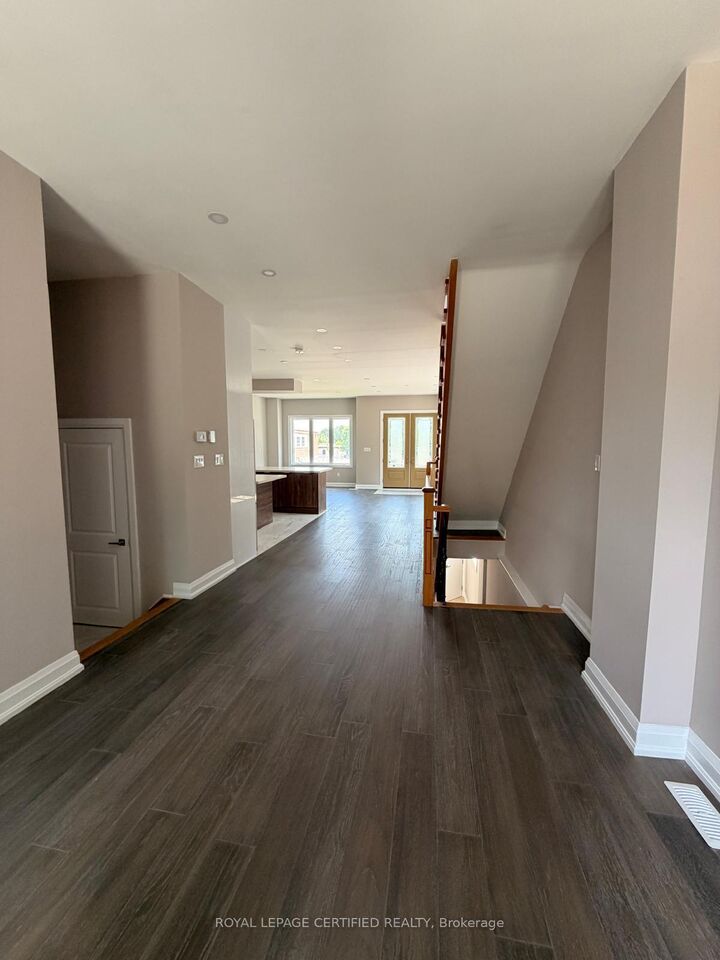 Property Photo:  450 Midland Avenue  ON M1N 4A5 
