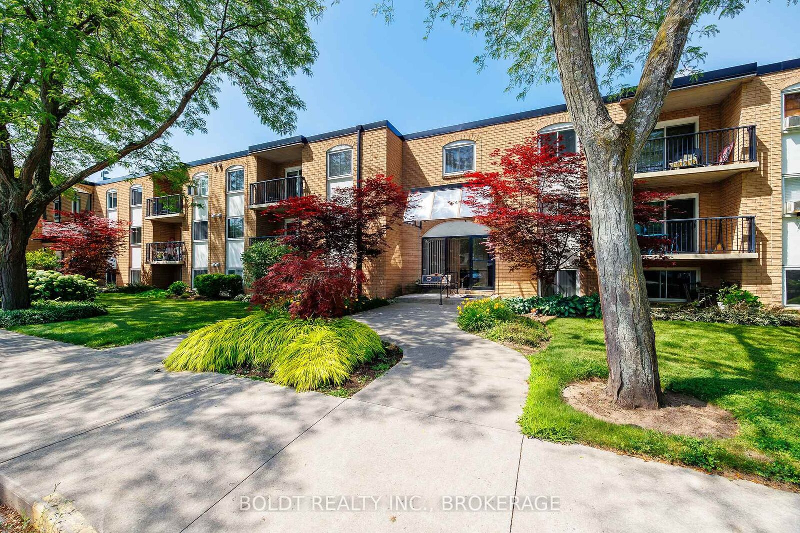 Property Photo: 6 Westlake Lane 210 ON L2N 5S3