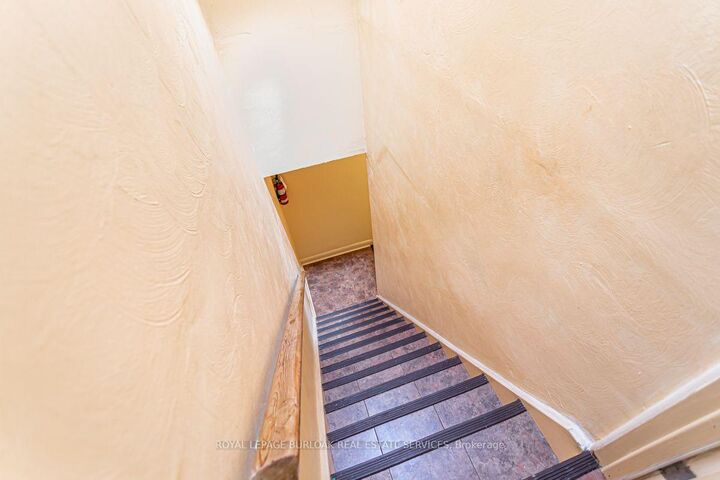Property Photo:  718 Ross Street 2  ON L7S 1S2 