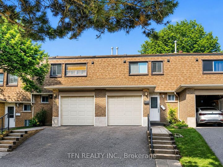 Property Photo:  121 L'Amoreaux Drive 67  ON M1W 2J9 