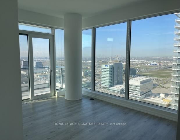 Photo de la propriété: 7890 Jane Street 3202 ON L4K 0K9