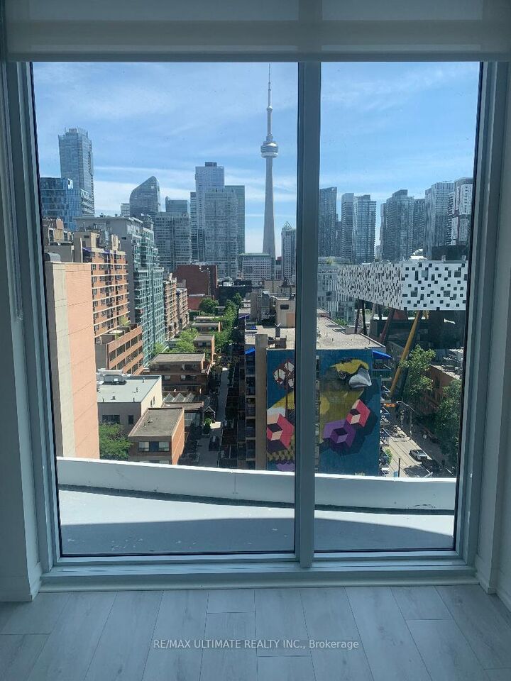 Property Photo:  280 Dundas Street W 1011  ON M5T 0E3 