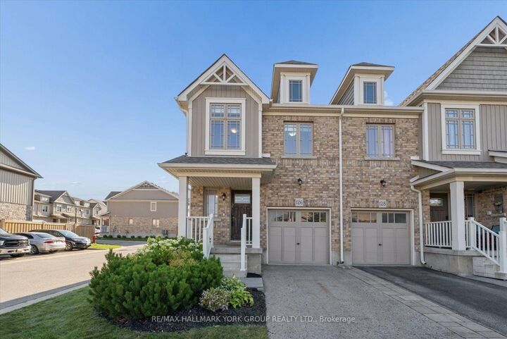 126 Parkinson Crescent — photo 1